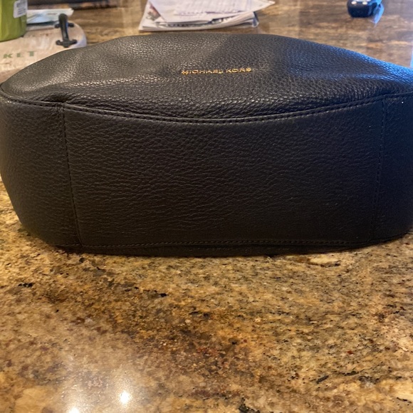 New with tag black leather Michael Kors hobo shoulder bag. - Picture 7 of 9
